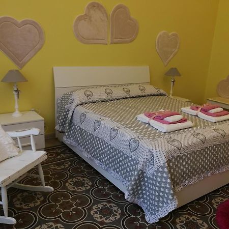 Appartamento Cuore Al Centro Di Таранто Екстериор снимка