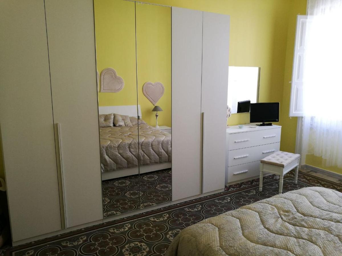 Appartamento Cuore Al Centro Di Таранто Екстериор снимка